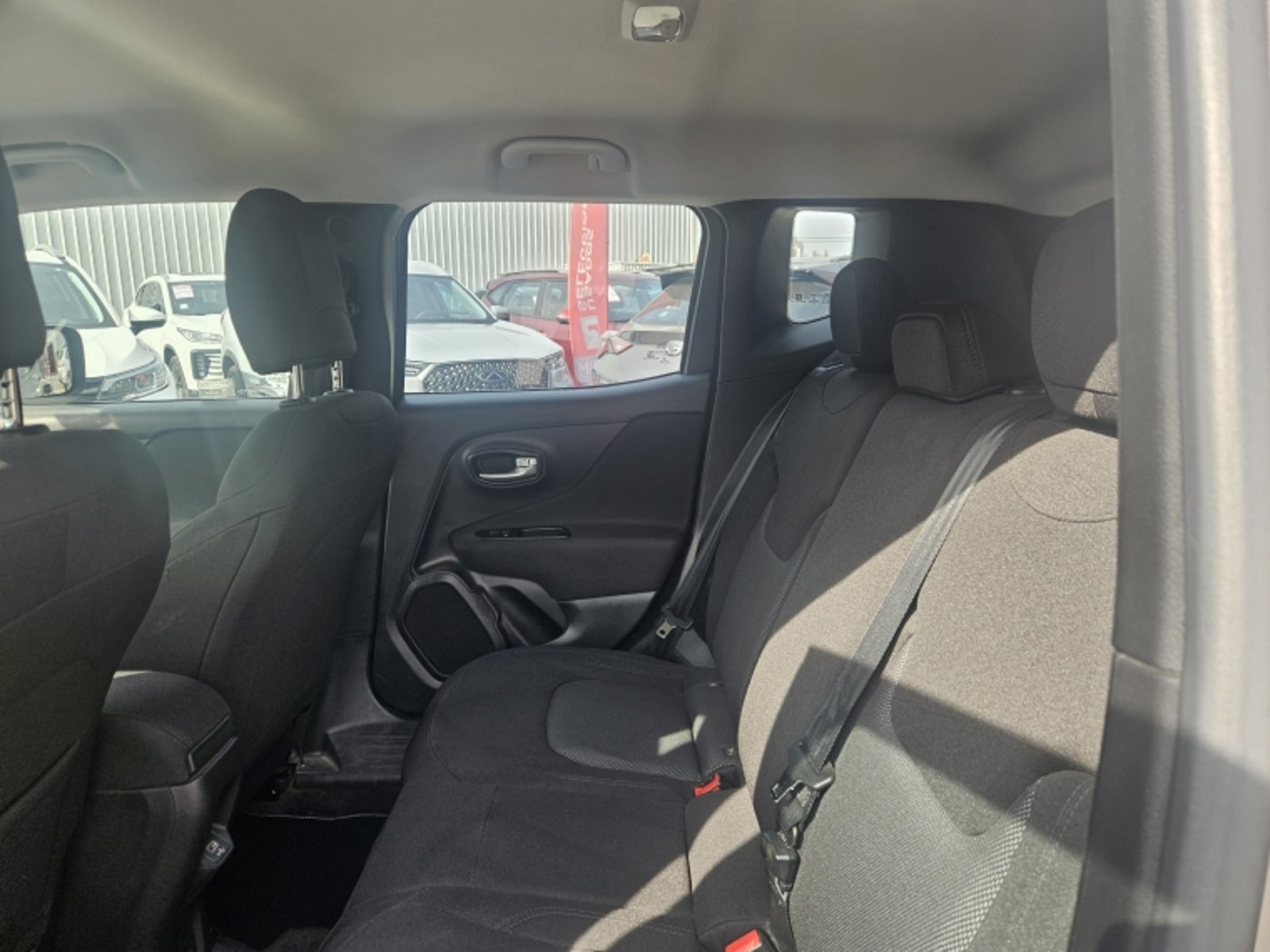 JEEP Renegade Sport 1.8 2023 - Imagen 8 de 20