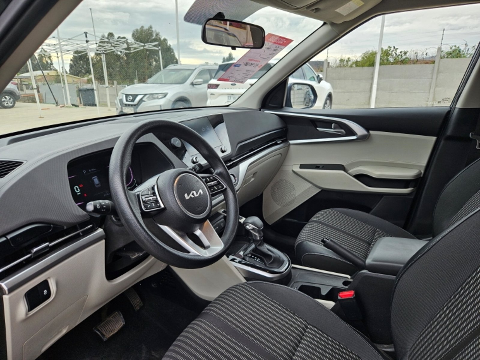 Kia Carens Ex 1.4 Aut 2024 - Imagen 13 de 20