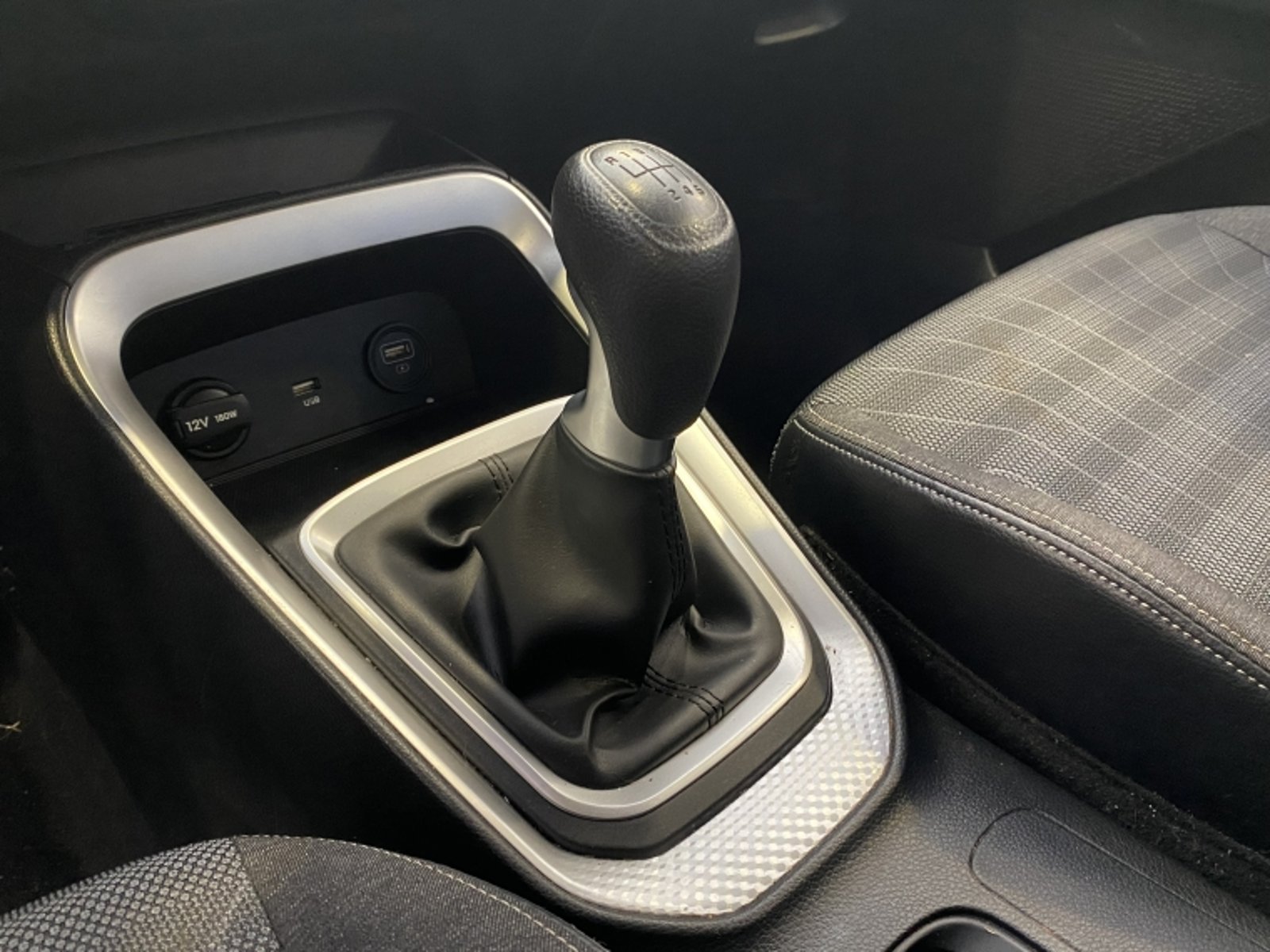 KIA Sonet Ex 1.5l 6mt Ac Ri Euro 6b 2024 - Imagen 11 de 20