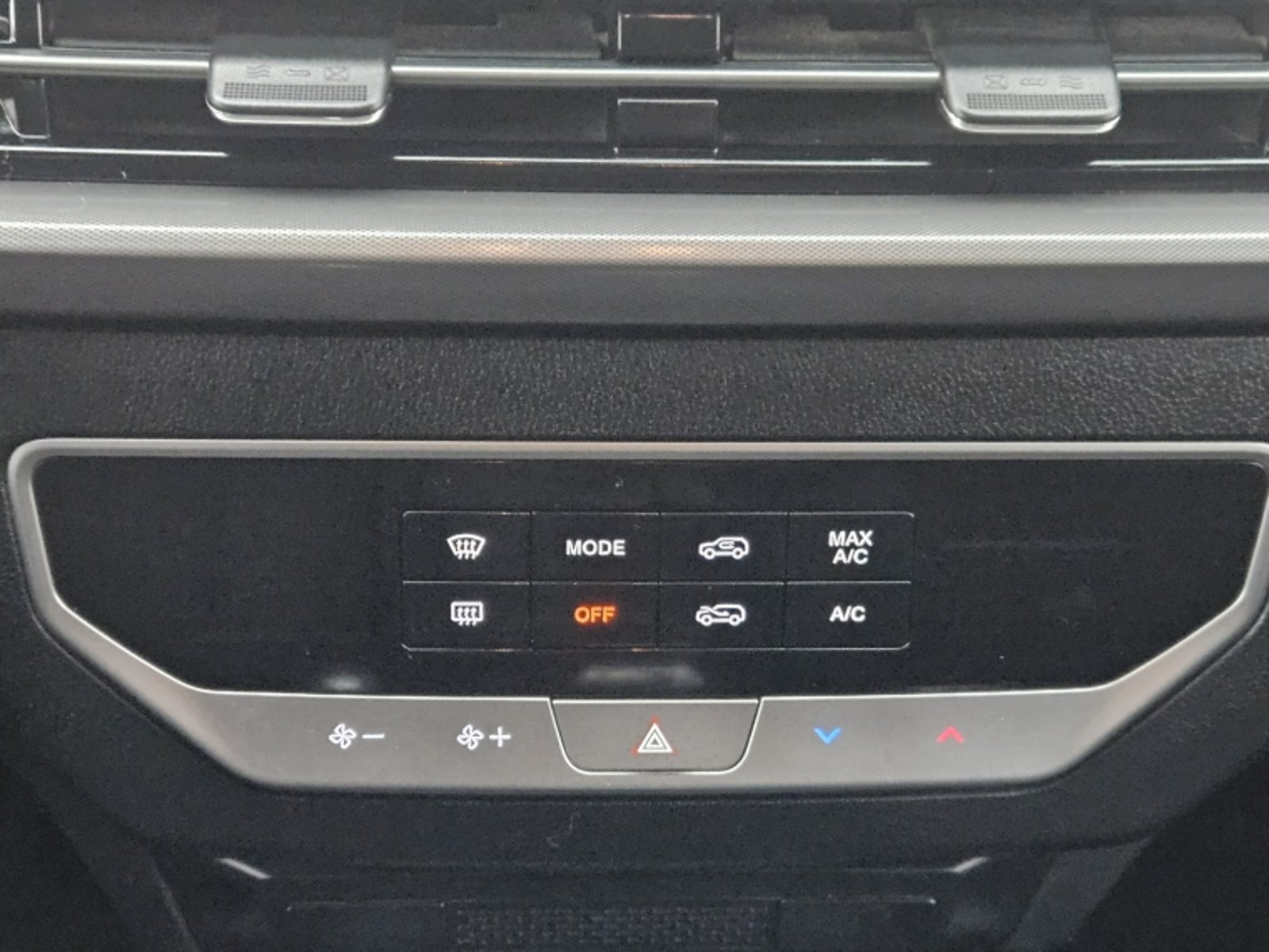 SSANGYONG GRAND MUSSO Musso Grand Glx 2.2 Td 4x4 6mt - Ql712 Euro 6 Urn Sa De Mn 2024 - Imagen 12 de 20