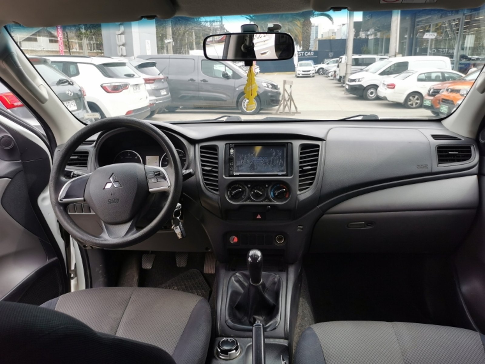 MITSUBISHI L200 D/c 2.4 Katana Crt 4x4 2016 - Imagen 12 de 18