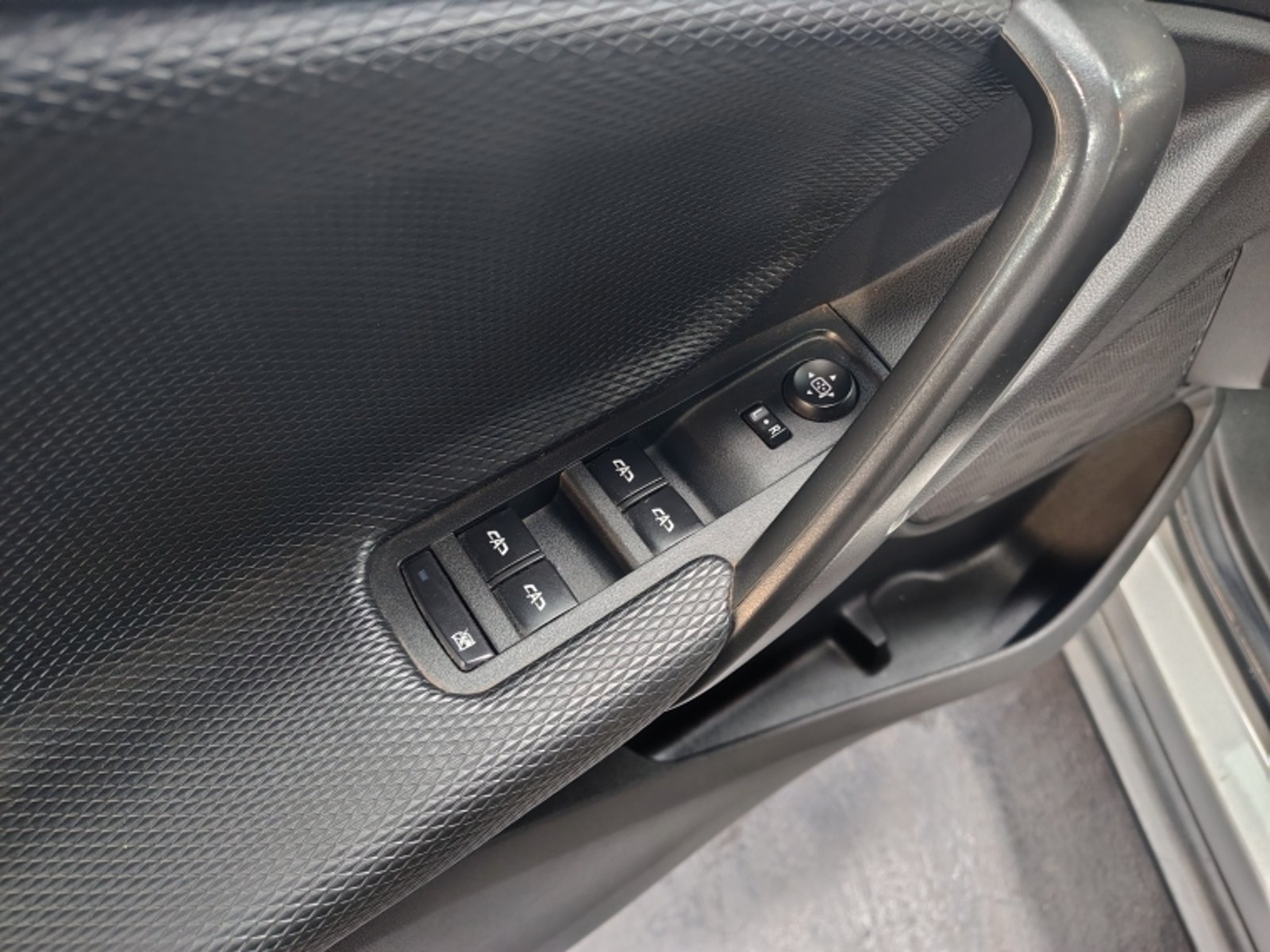 CHEVROLET Tracker 1.2t 2023 - Imagen 12 de 20