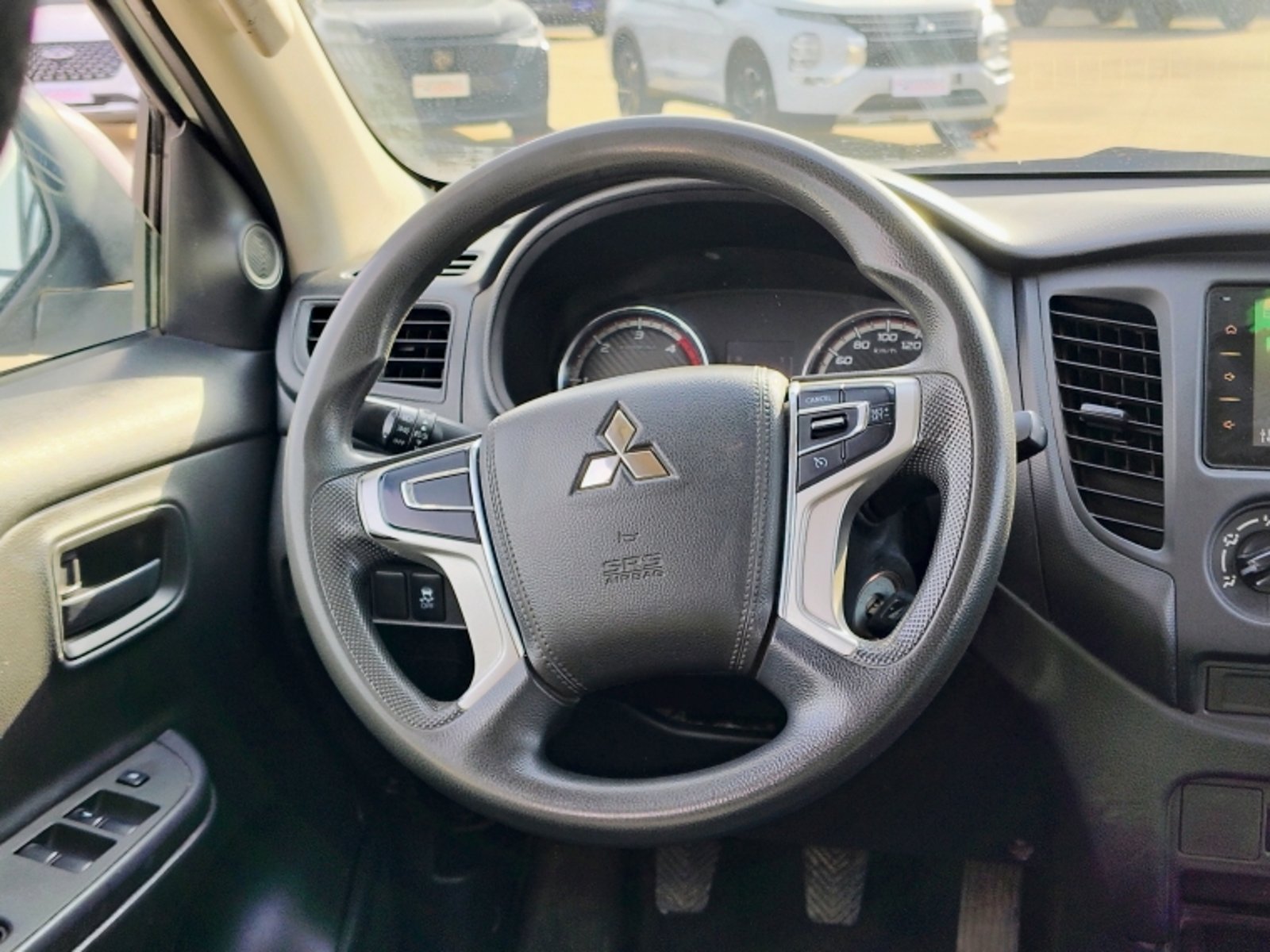 MITSUBISHI L200 D/c 2.4 Katana Crt 4x4 Special Pack 2023 - Imagen 11 de 20