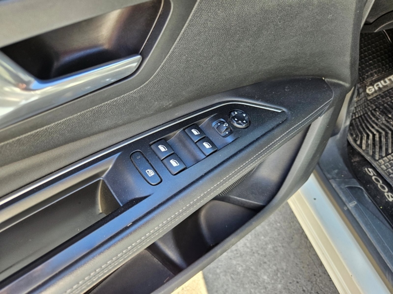 Peugeot 5008 Allure Bluehdi 1.5 Aut 2020 - Imagen 6 de 15