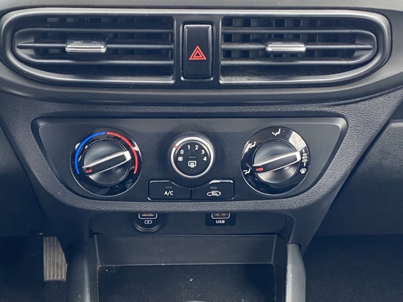 HYUNDAI Grand I10 Hb 1.2 2023 - Imagen 13 de 20