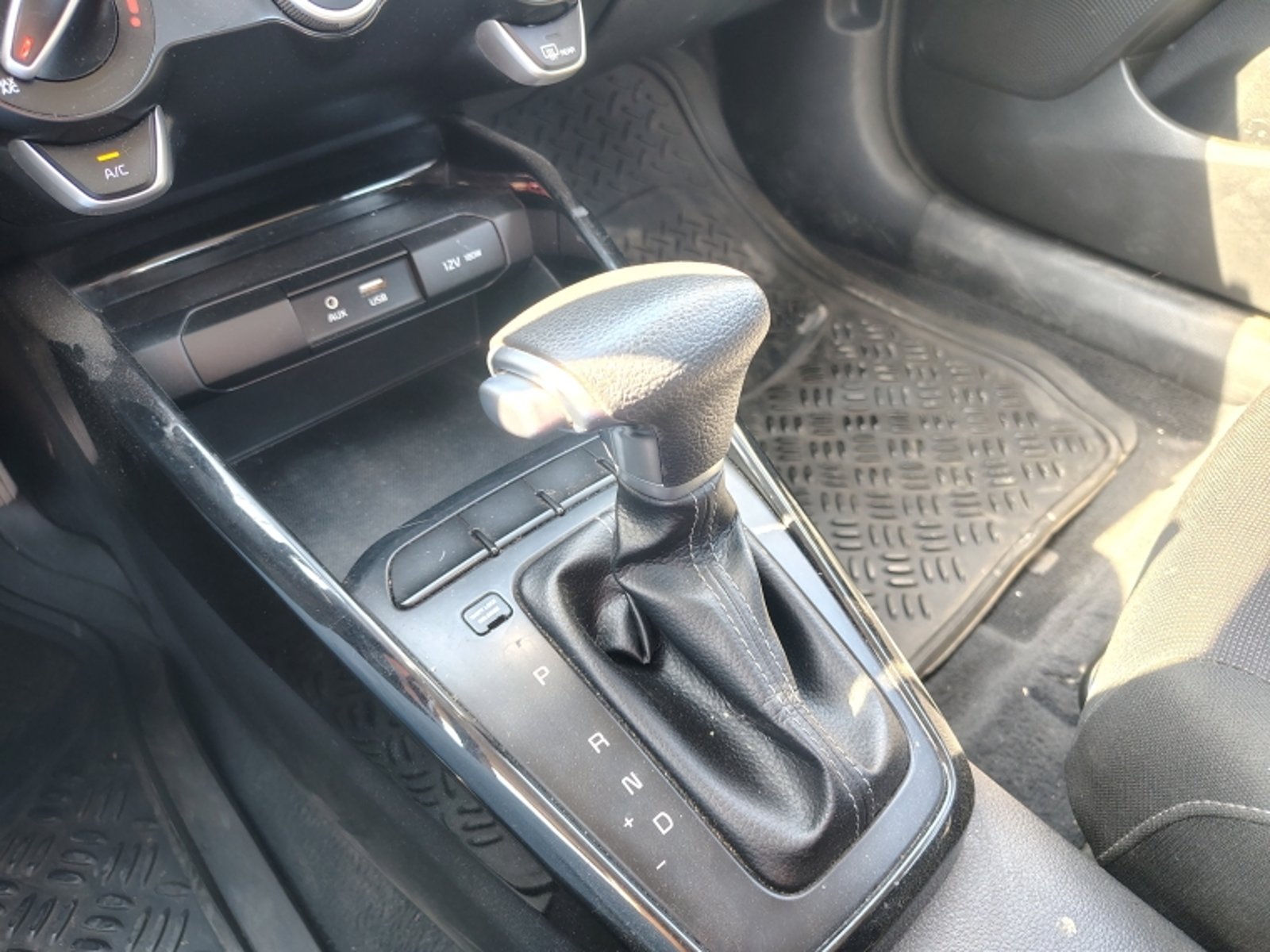 KIA Rio 4 Ex 1.4 Aut 2019 - Imagen 8 de 20