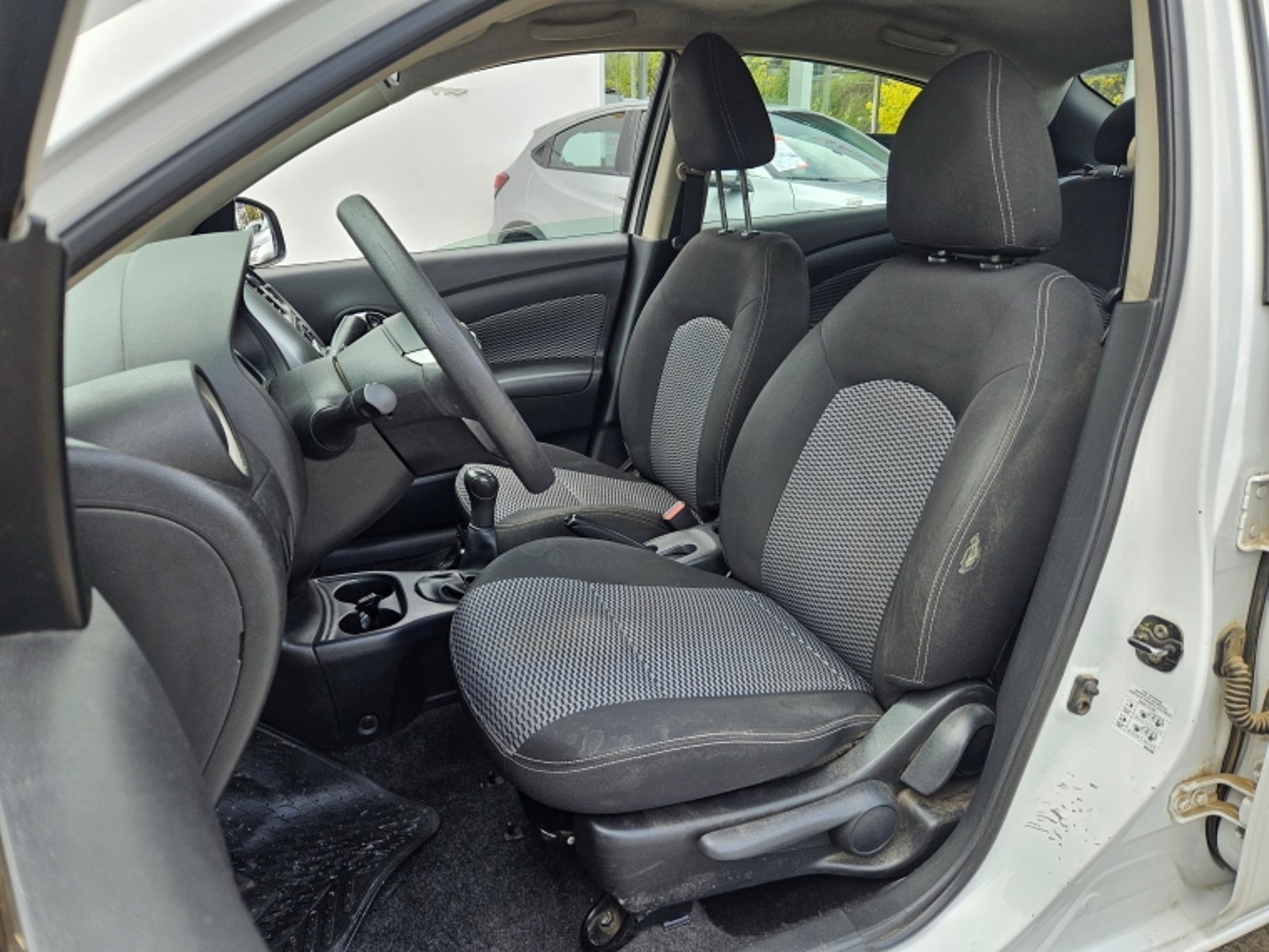 Nissan Versa 1.6 2018 - Imagen 15 de 20