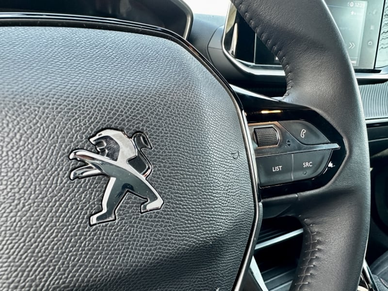 Peugeot 2008 Puretech 130 4x2 1.2 2023 - Imagen 12 de 20
