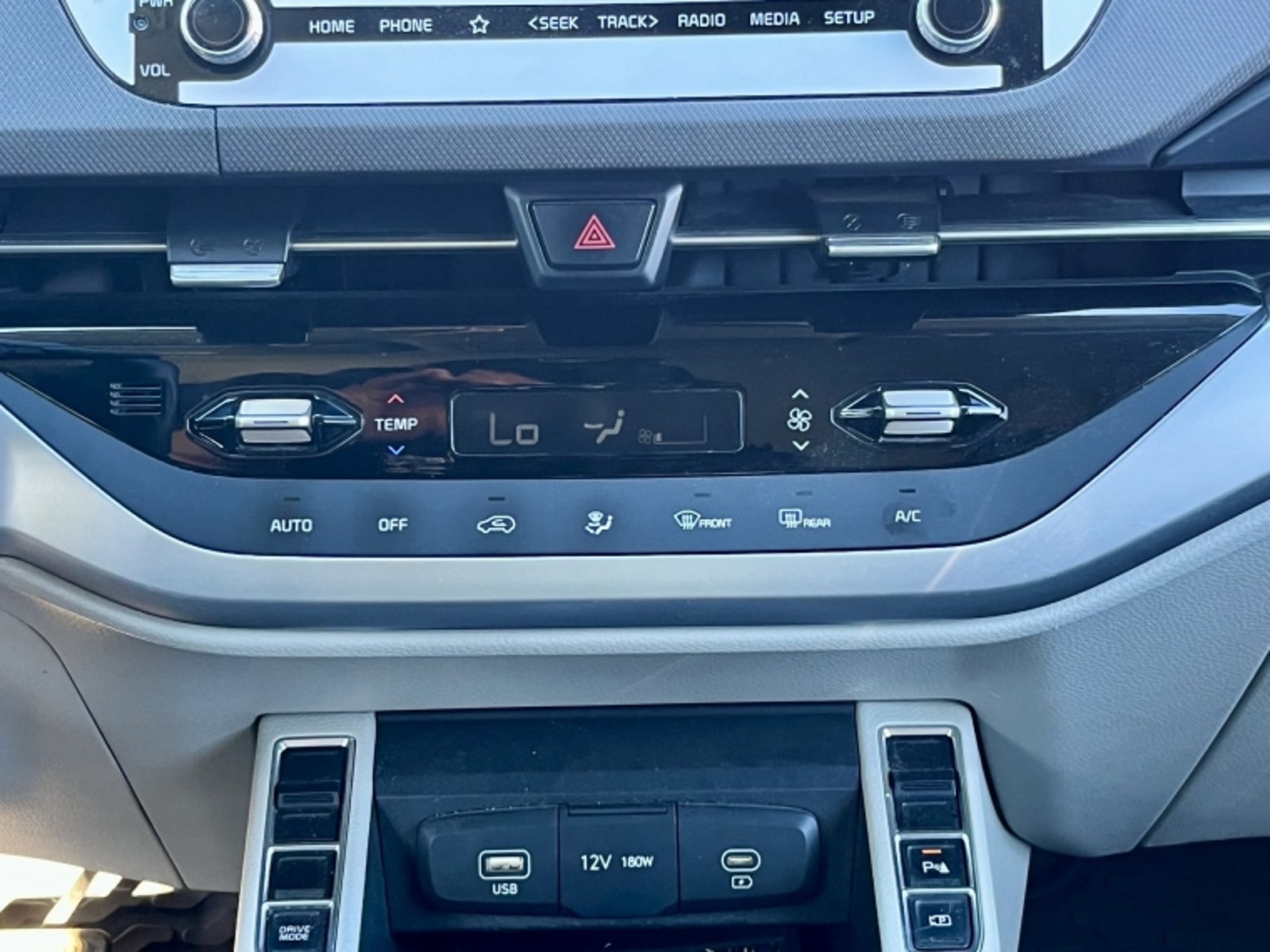 KIA Carens Ex 1.4 Aut 2023 - Imagen 16 de 20