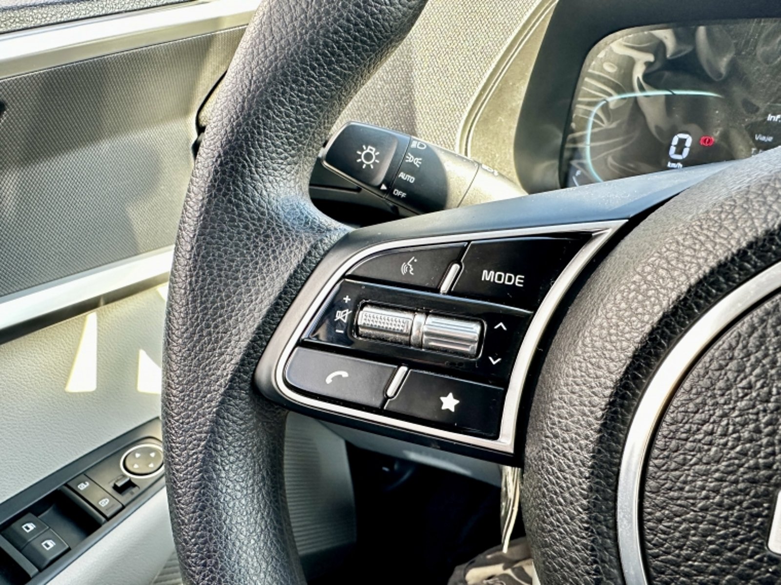KIA Carens Lx 1.5 2025 - Imagen 12 de 20