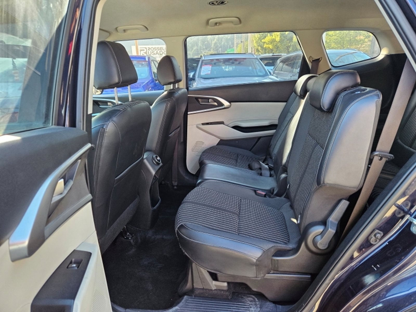 KIA Carens Lx 1.5 2023 - Imagen 12 de 20