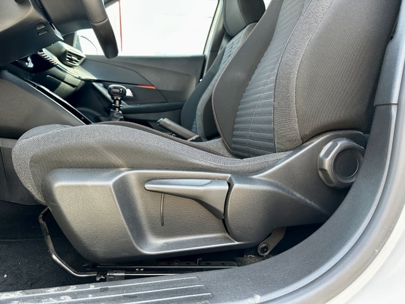 Peugeot 2008 Puretech 130 4x2 1.2 2023 - Imagen 16 de 20