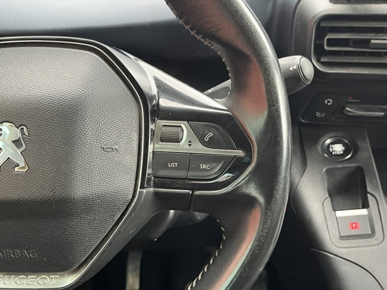 Peugeot Rifter Allure Blue Hdi 4x2 1.5 2023 - Imagen 16 de 20