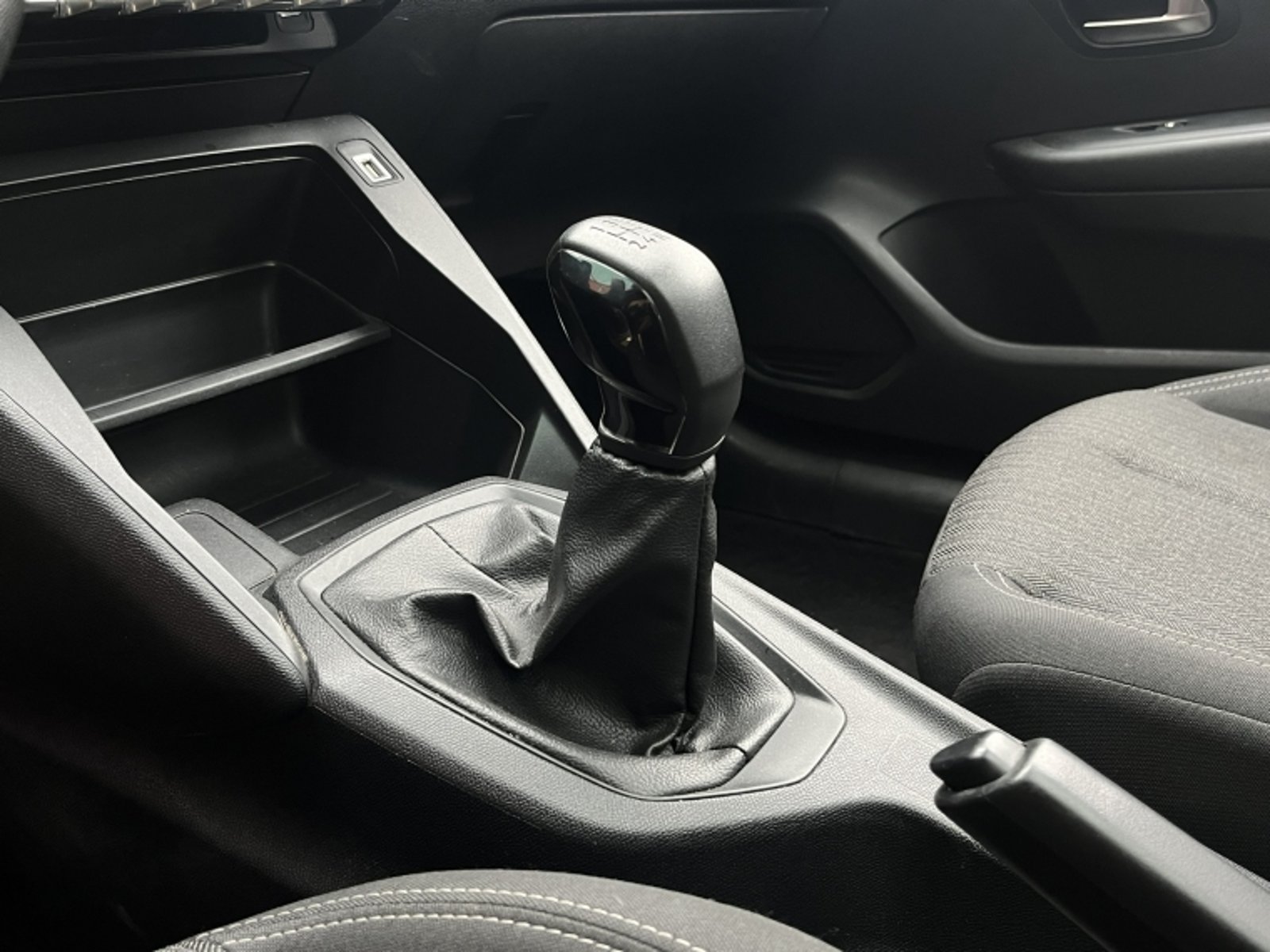 Peugeot 208 Nuevo 208 Style Puretech 75 Mt 1.2 Euro 6b 2024 - Imagen 15 de 20