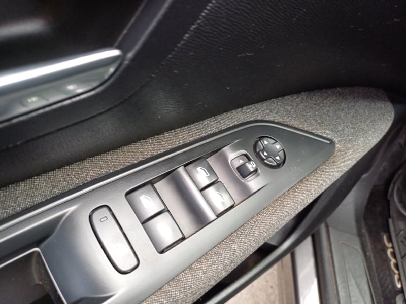 Peugeot 3008 Puretech 1.2l 2022 - Imagen 10 de 20
