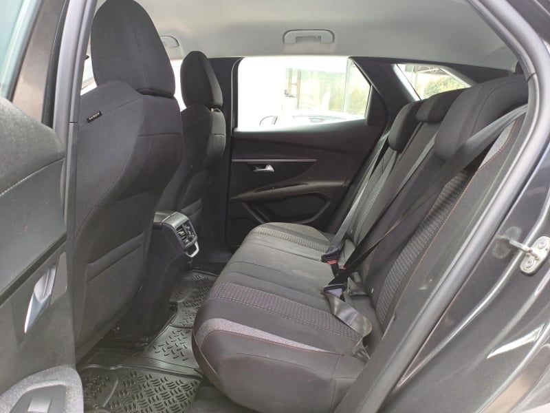 Peugeot 3008 Puretech 1.2l 2022 - Imagen 8 de 20