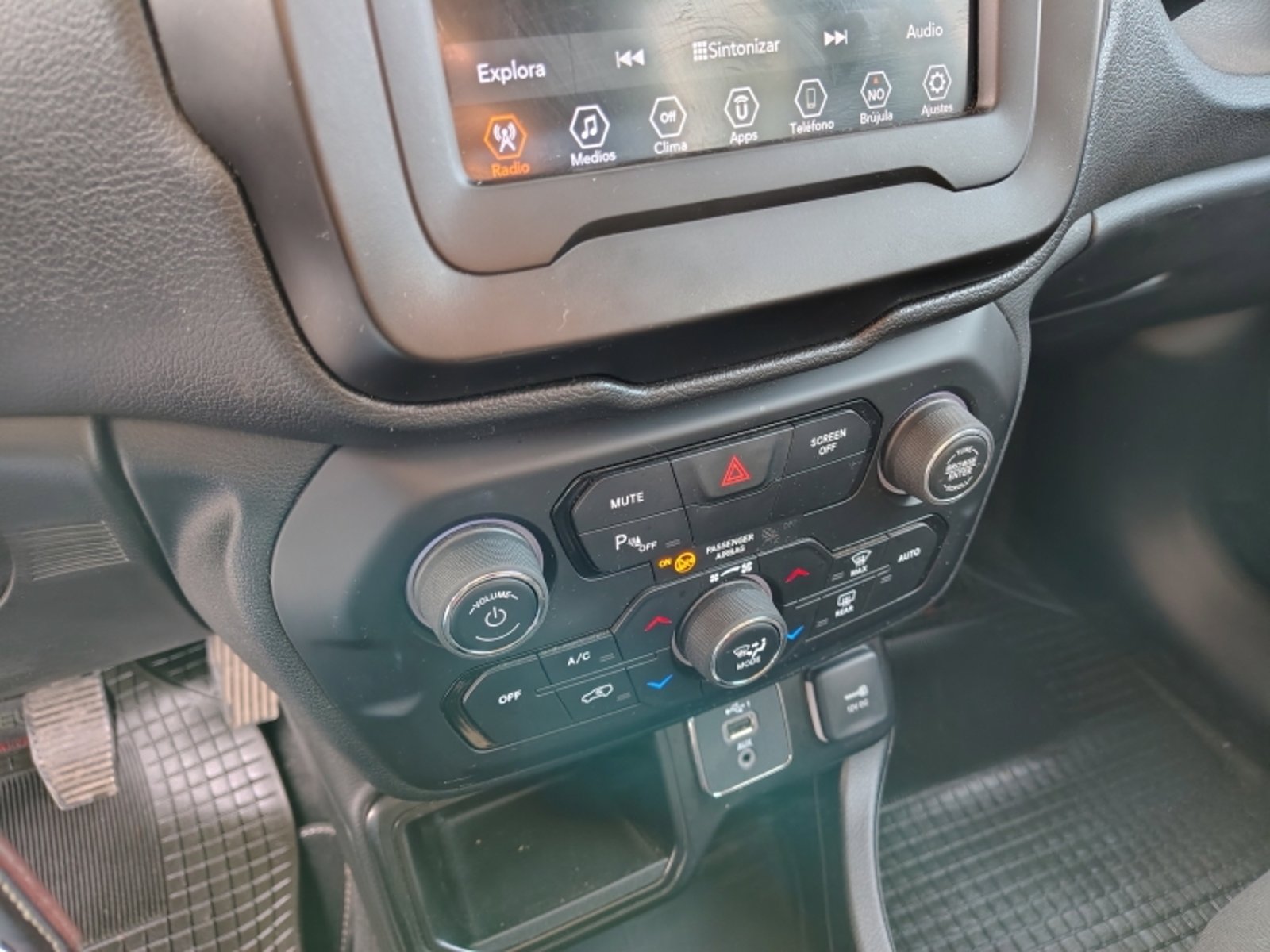 JEEP Renegade Sport 1.8 2022 - Imagen 17 de 20