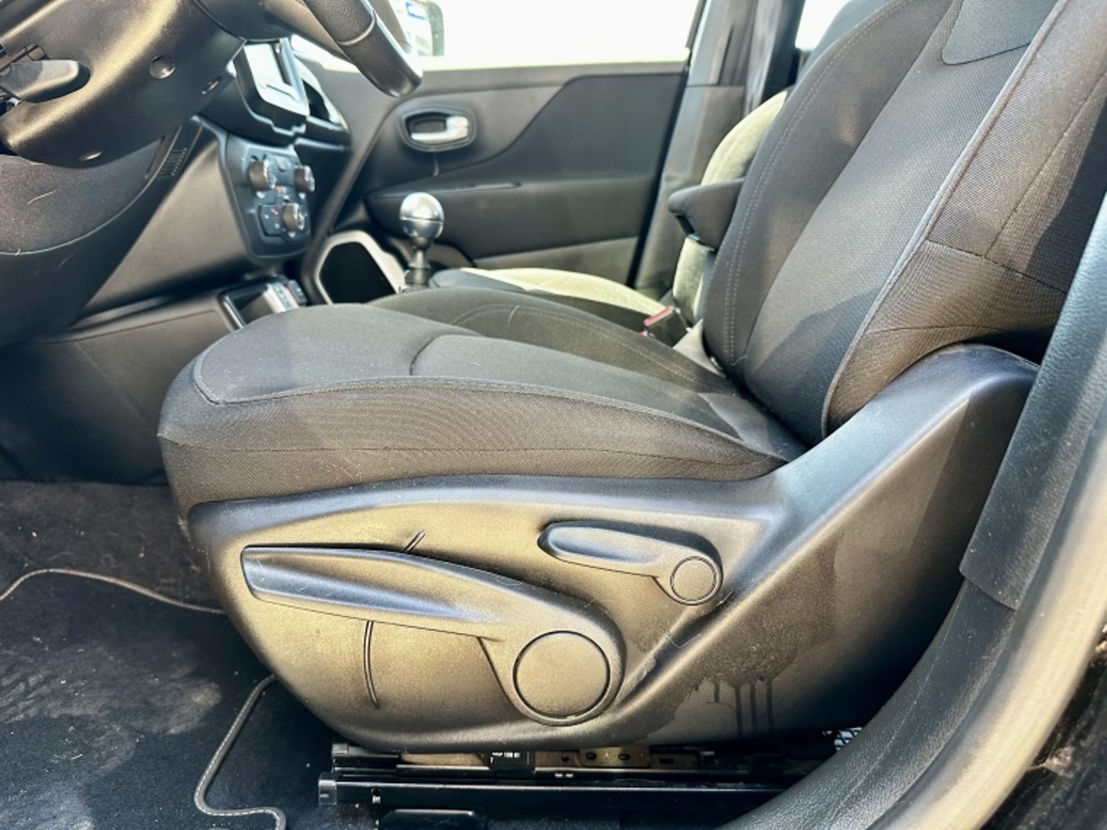 JEEP AVENGER Renegade Sport Lx 4x2 Mt 1.8 2023 - Imagen 15 de 20