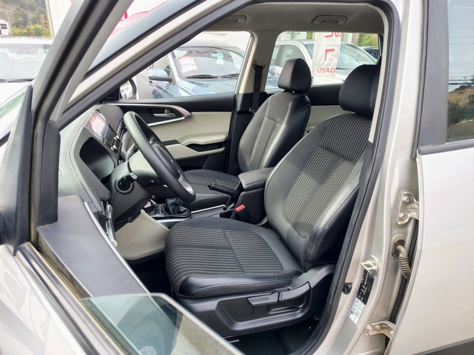 KIA Carens Lx 1.5 2023 - Imagen 15 de 20