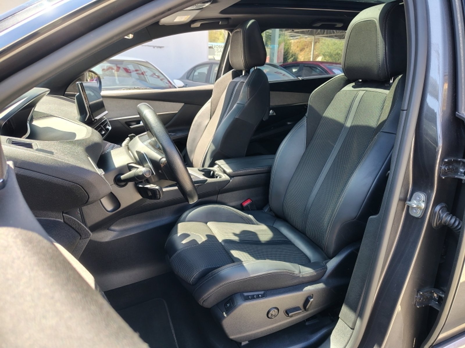 PEUGEOT 5008 Bluehdi 130 1.5 Aut 2023 - Imagen 15 de 20