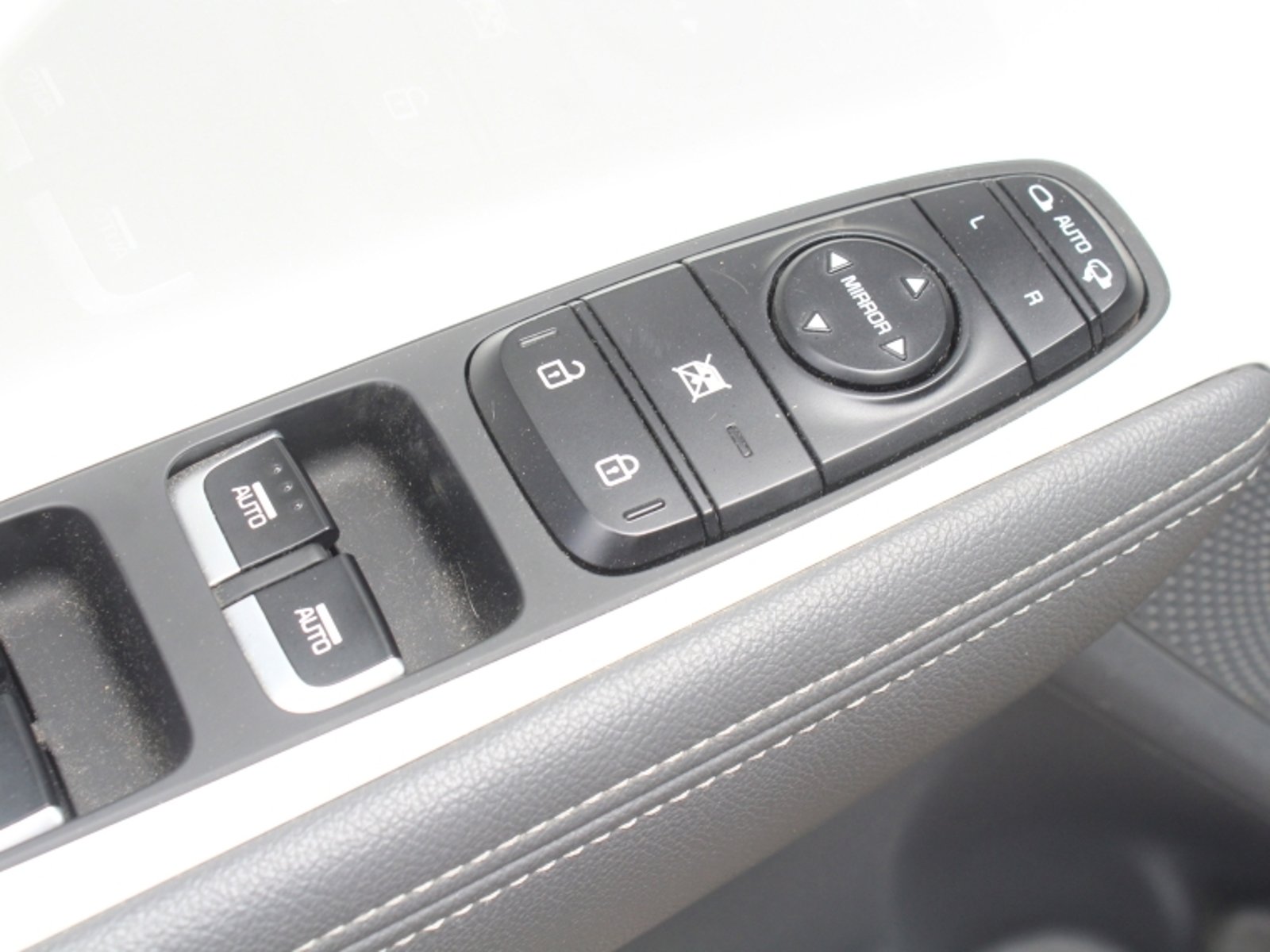 KIA Niro 1.6l Gdi 6dct At 4x2 2018 - Imagen 11 de 20