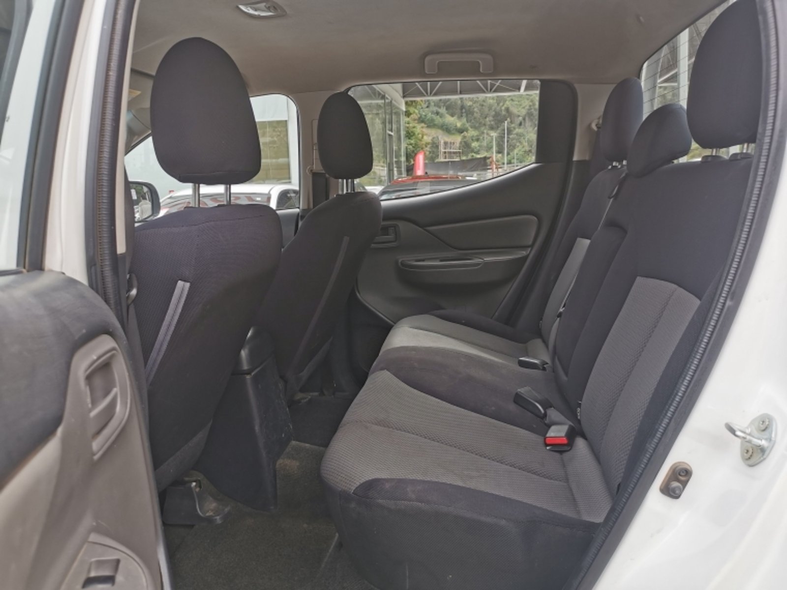 MITSUBISHI L200 D/c 2.4 Katana Crt 4x4 2016 - Imagen 9 de 18