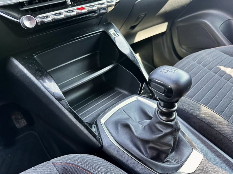 Peugeot 2008 Puretech 130 4x2 1.2 2023 - Imagen 14 de 20