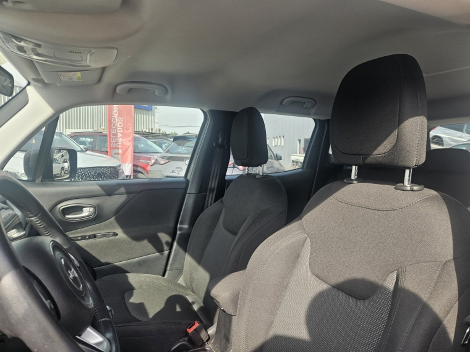 JEEP Renegade Sport 1.8 2023 - Imagen 15 de 20