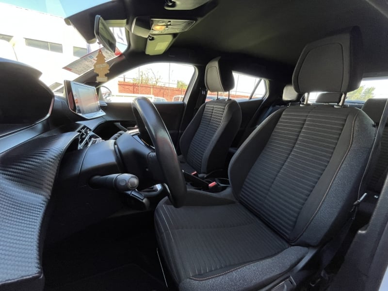 Peugeot 2008 Active 130 1.2 2023 - Imagen 13 de 20