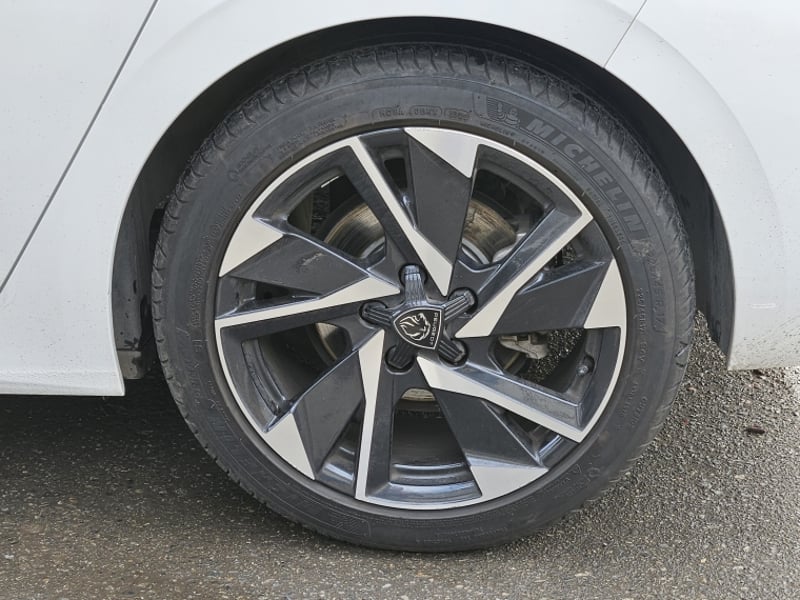 Peugeot 308 Bluehdi 1.5 Aut 2023 - Imagen 9 de 20
