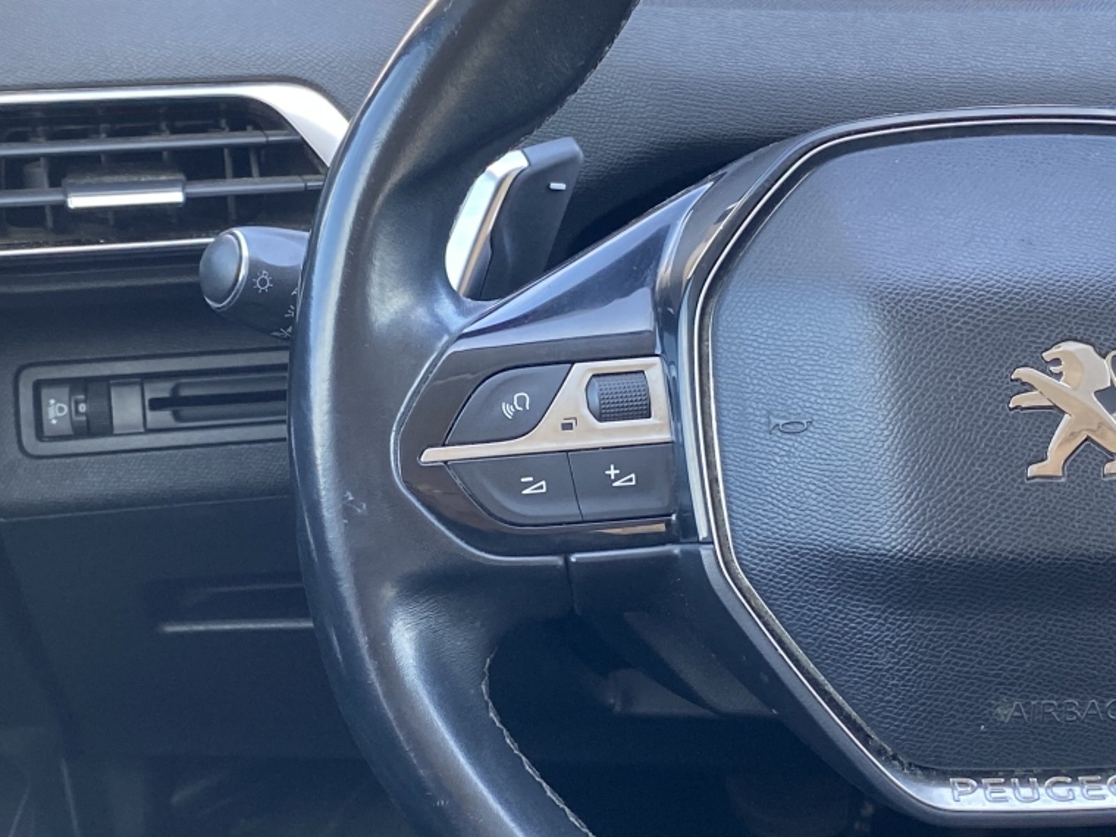 PEUGEOT 5008 Bluehdi 130 1.5 Aut 2021 - Imagen 16 de 20