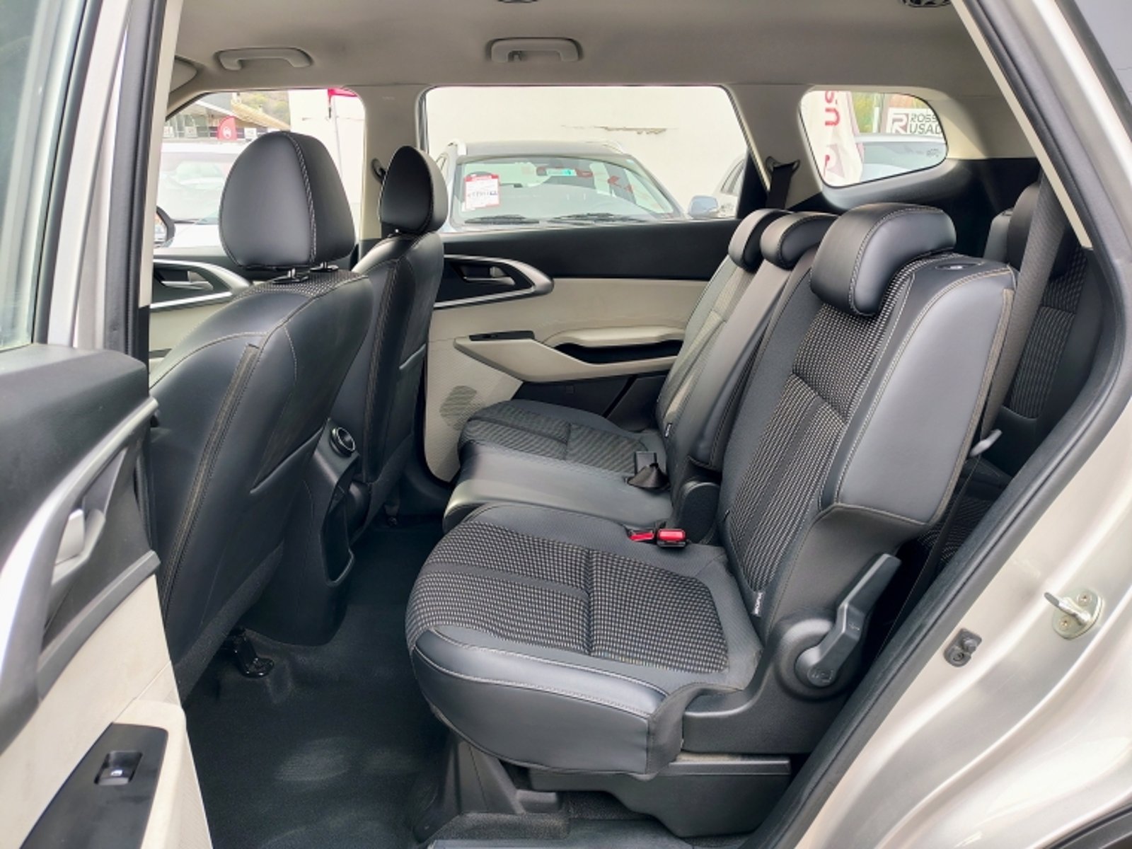 KIA Carens Lx 1.5 2023 - Imagen 8 de 20