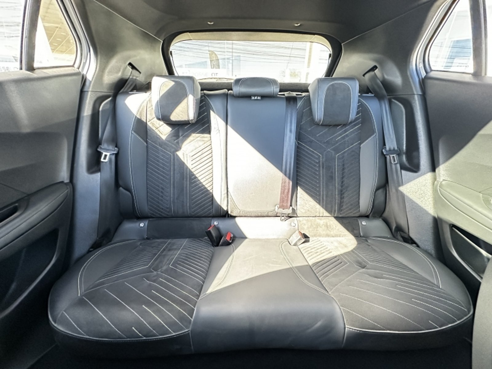 PEUGEOT 2008 Blue Hdi 130 Eat8 1.5 Aut 2024 - Imagen 18 de 20