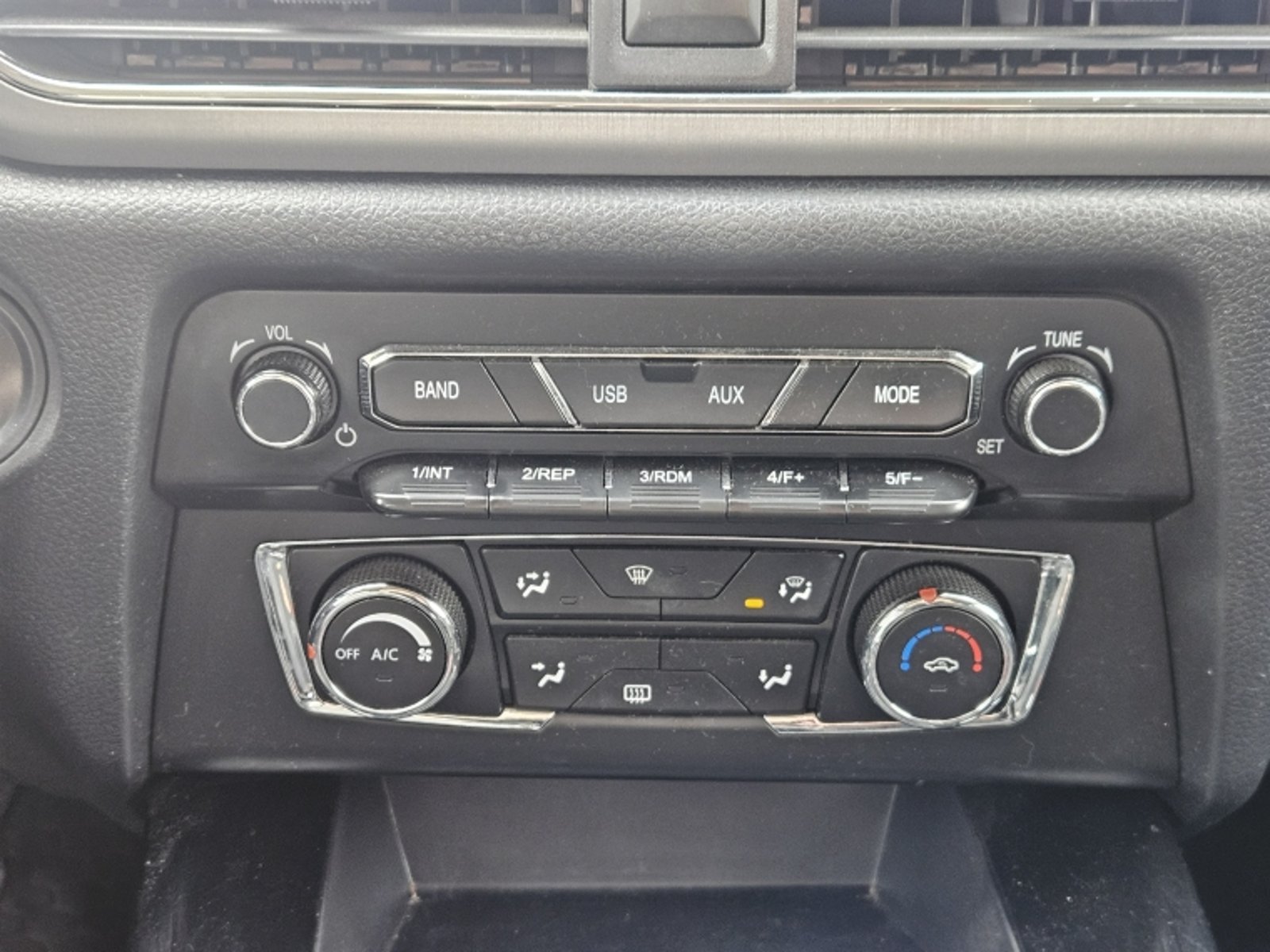 DFSK 560 Suv 560 4x2 1.8 2024 - Imagen 11 de 20