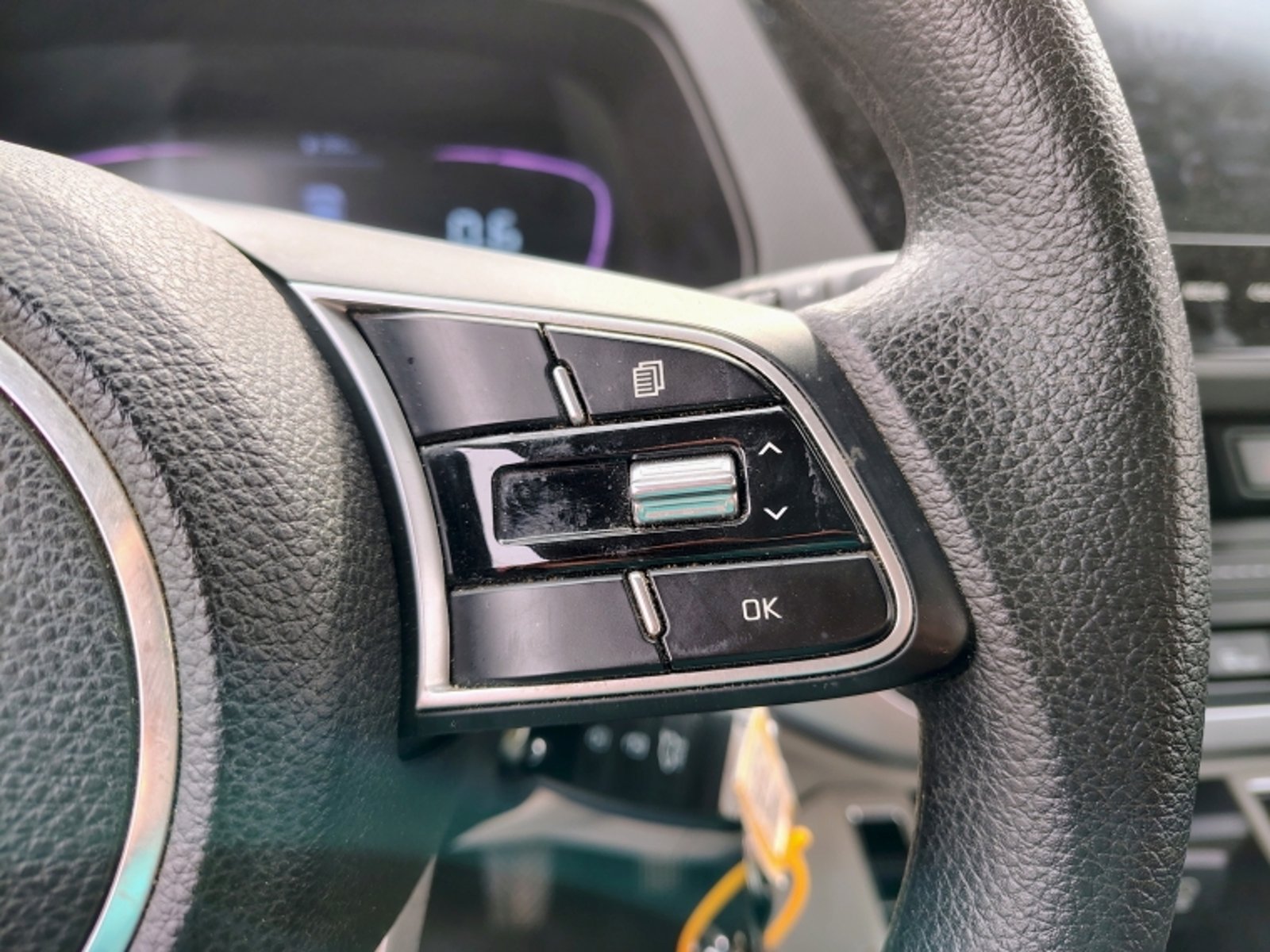 KIA Carens Lx 1.5 2023 - Imagen 18 de 20