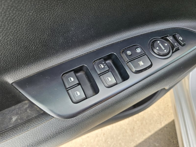 Kia Rio 5 Ex 1.4 2019 - Imagen 10 de 19