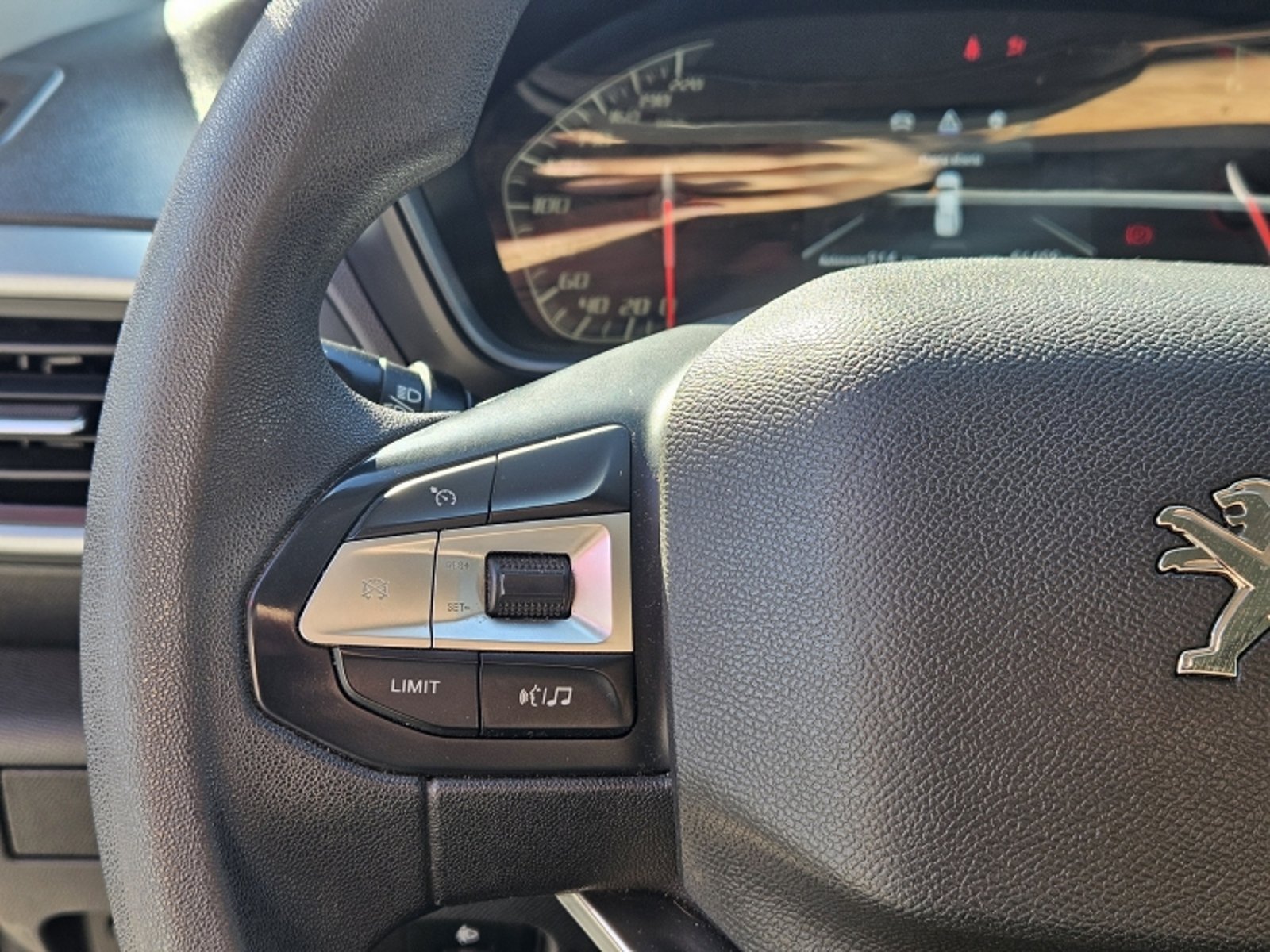 PEUGEOT Landtrek Active Bluehdi 180 4x2 Euro 6b 2024 - Imagen 18 de 20