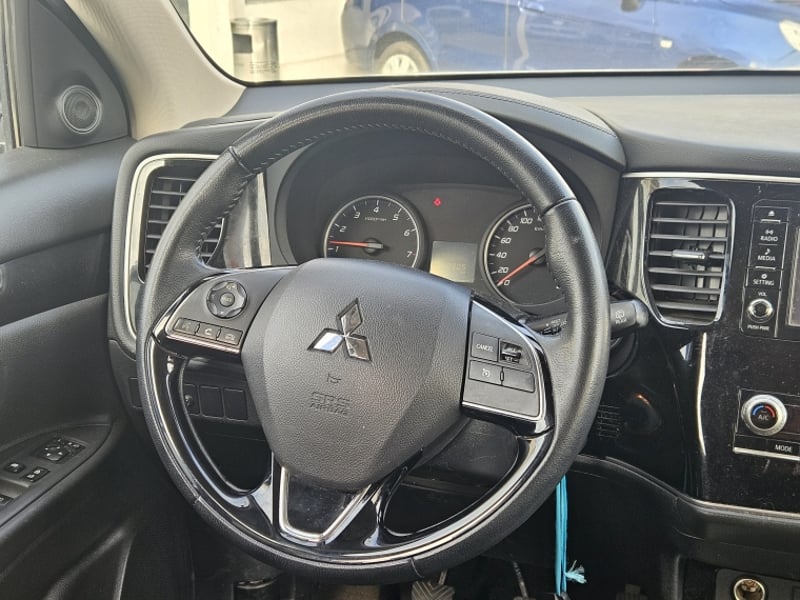 Mitsubishi Outlander 2.0 2021 - Imagen 10 de 20