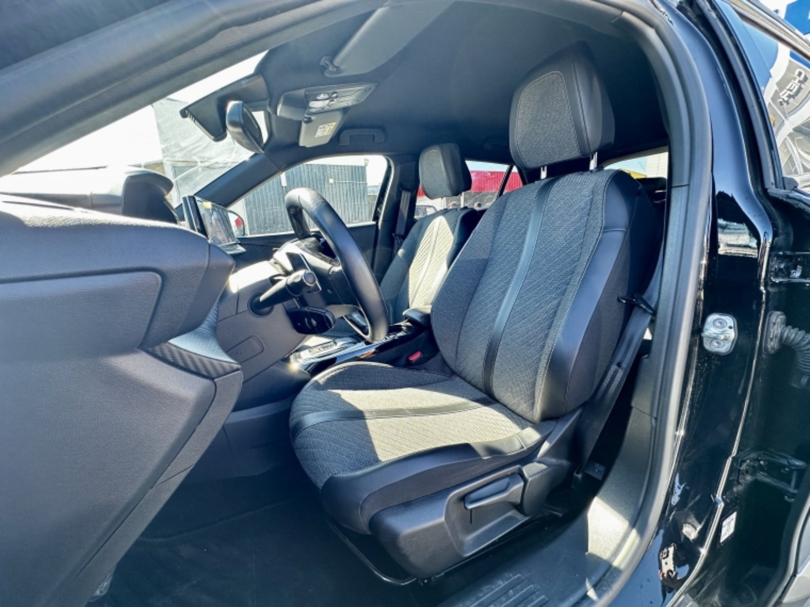 PEUGEOT 2008 Blue Hdi 1.5 Aut 2024 - Imagen 9 de 20