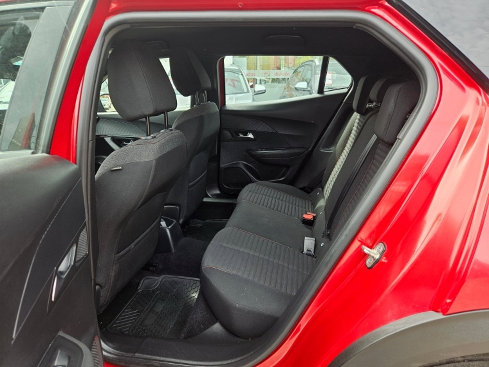 Peugeot 2008 Puretech 130 4x2 1.2 2023 - Imagen 8 de 20