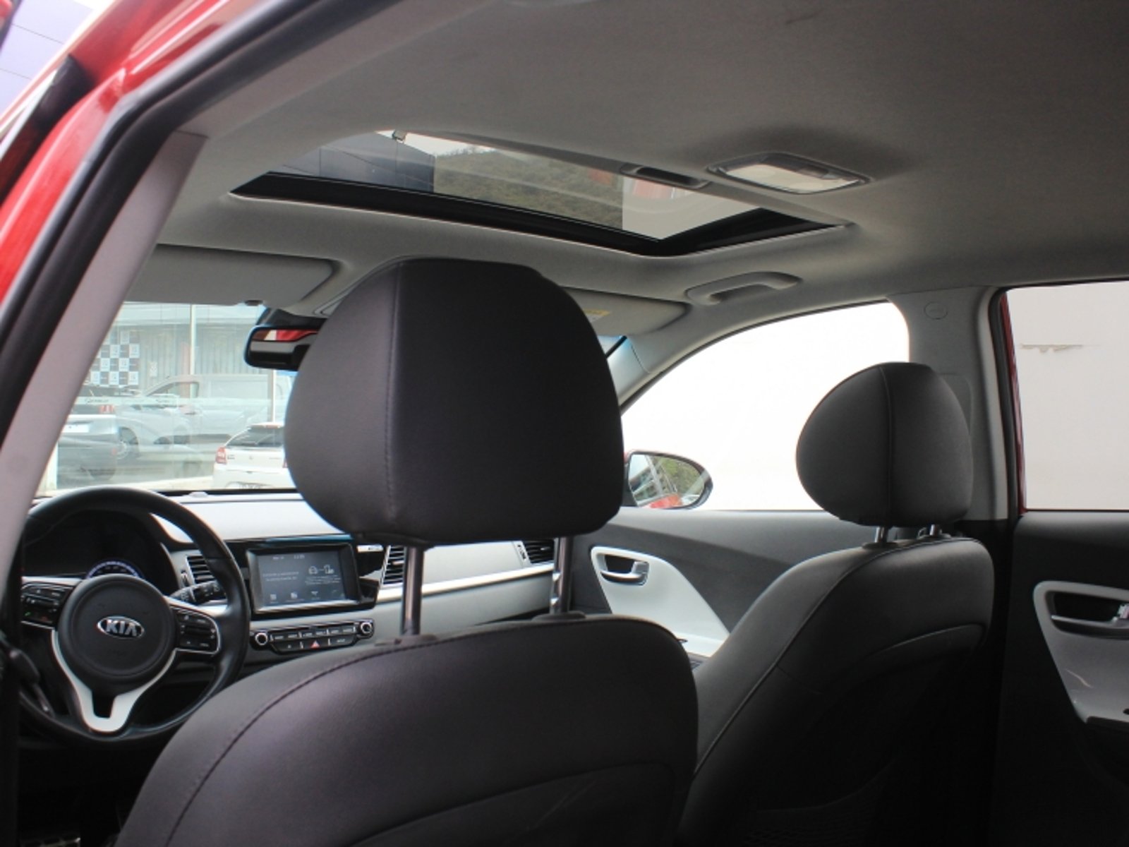 KIA Niro 1.6l Gdi 6dct At 4x2 2018 - Imagen 9 de 20