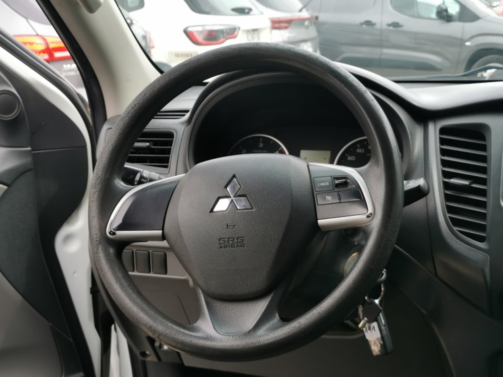 MITSUBISHI L200 D/c 2.4 Katana Crt 4x4 2016 - Imagen 11 de 18
