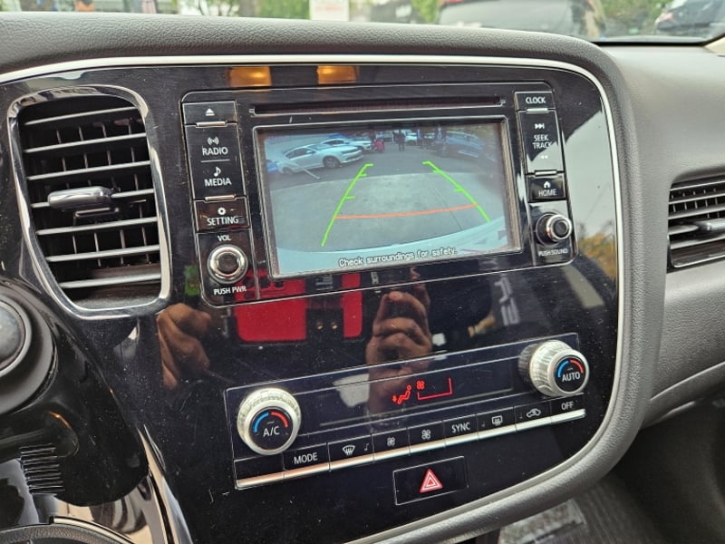 Mitsubishi Outlander Cvt 2.0 Aut 2023 - Imagen 16 de 19