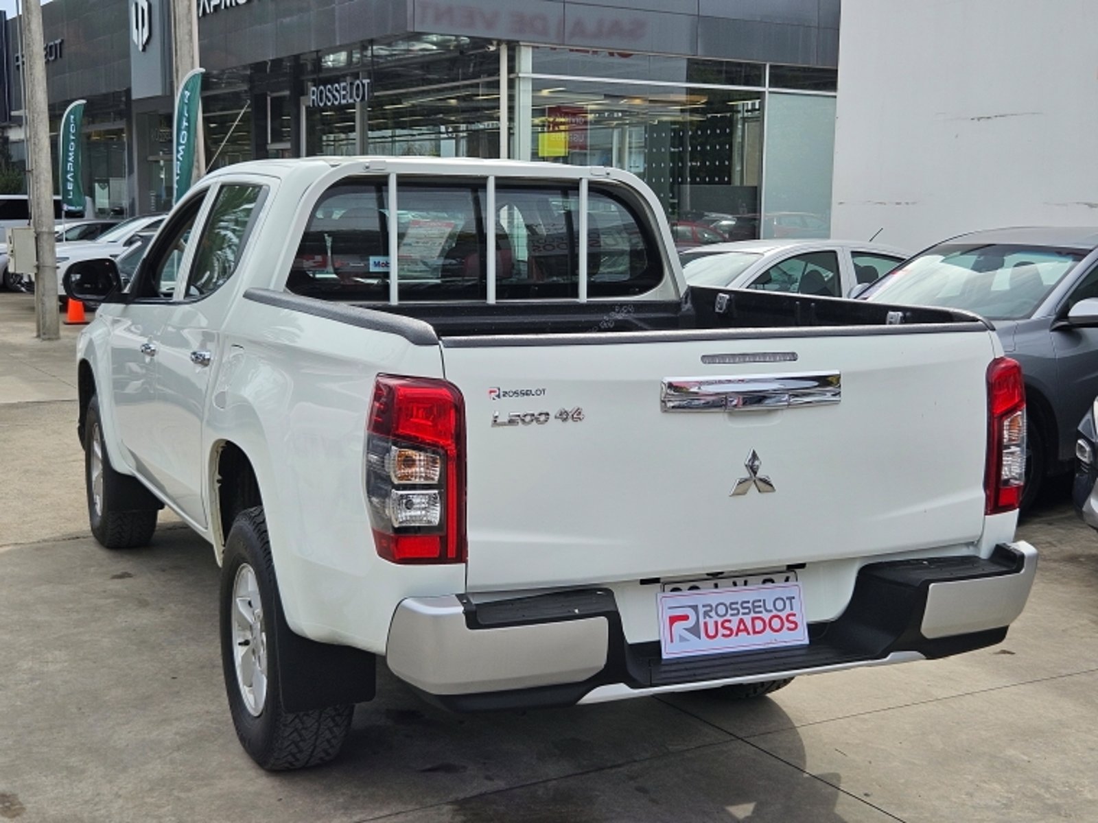 Mitsubishi L200 D/c 2.4 Katana Crt 4x4 Special Pack 2023 - Imagen 7 de 20