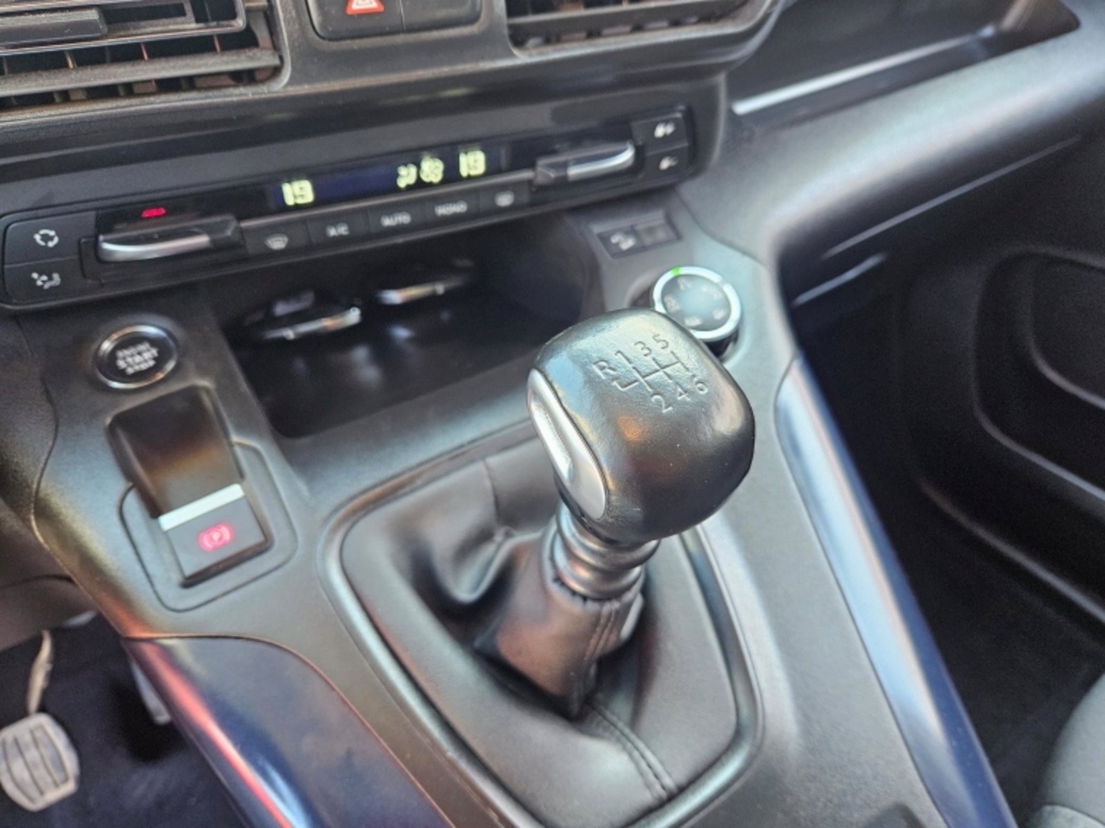 PEUGEOT Rifter Bluehdi 130 1.5 2022 - Imagen 16 de 20