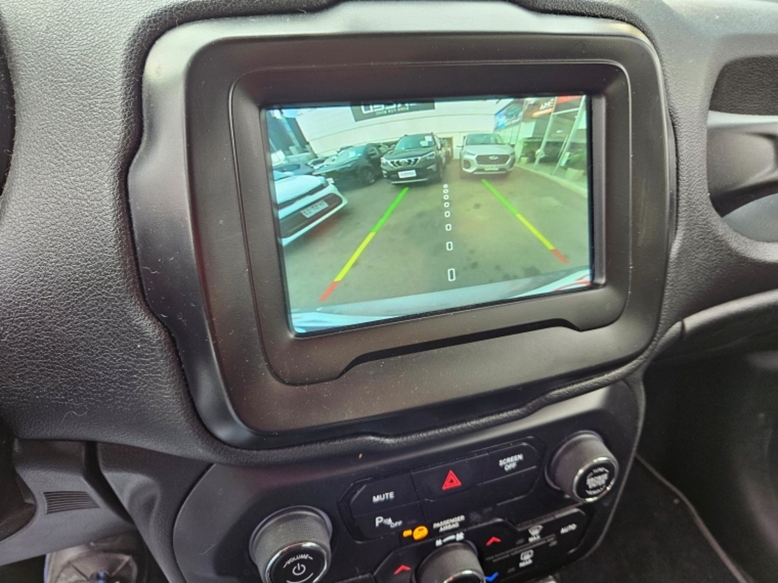 JEEP Renegade Sport 1.8 2022 - Imagen 17 de 20