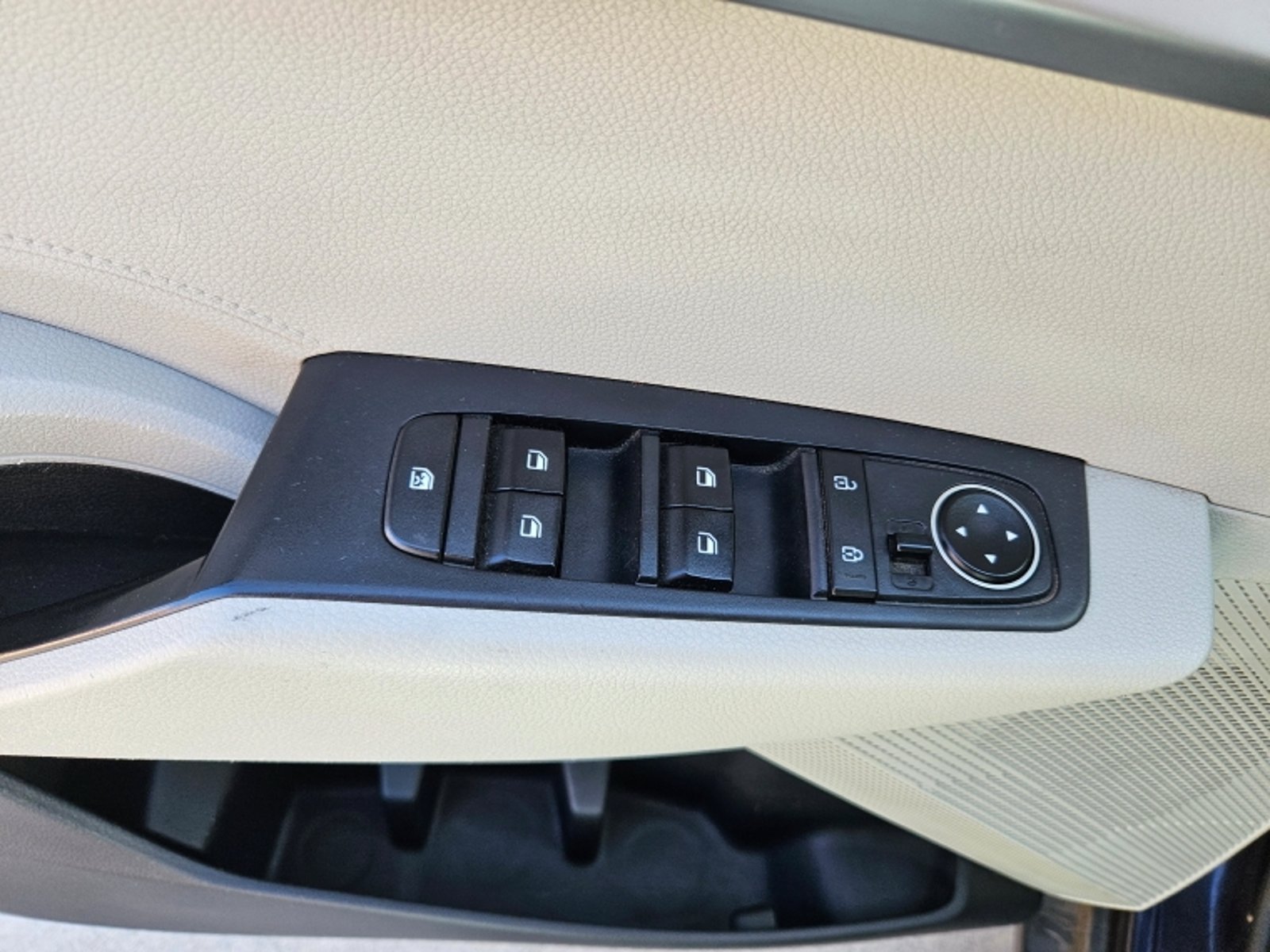 KIA Carens Lx 1.5 2023 - Imagen 14 de 20