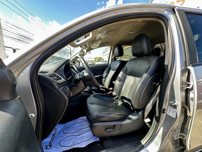 Mitsubishi L200 Dakar Hp 4x4 2.4 2023 - Imagen 10 de 19