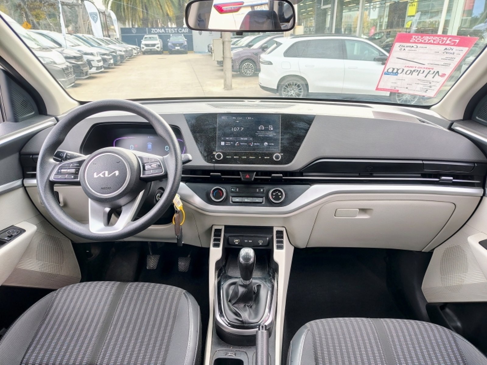 KIA Carens Lx 1.5 2023 - Imagen 10 de 20