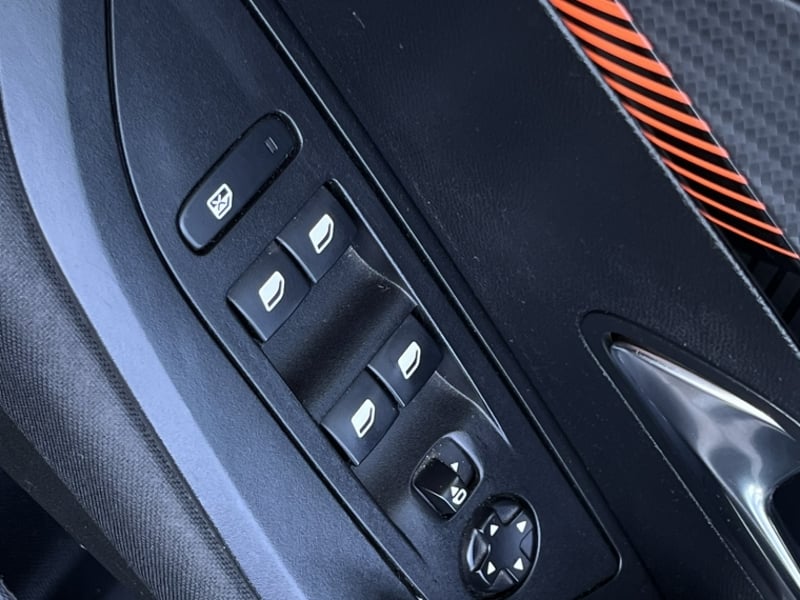 Peugeot 2008 Active 130 1.2 2023 - Imagen 11 de 20